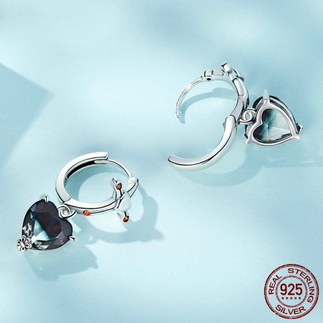 Schwarze Creolen mit Herz-Zirkonia-Silber