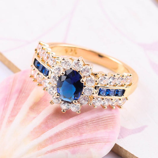 Eleganter Ring mit blauen und roten Zirkonia