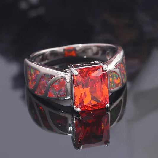 Versilberter Ring mit Granat und orangefarbenem Feueropal