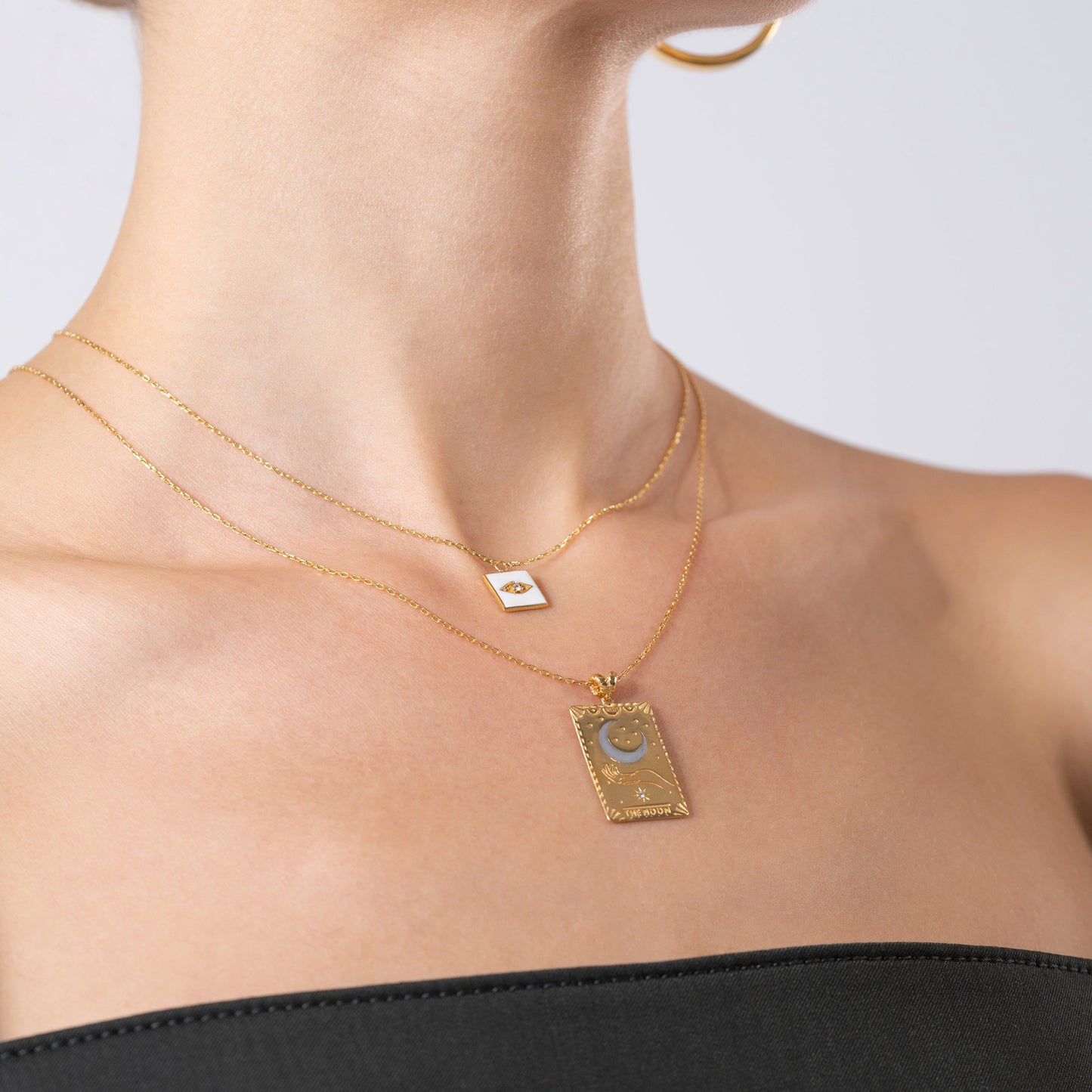 Weiße quadratische Halskette mit bösem Blick aus 24 Karat Gold Vermeil