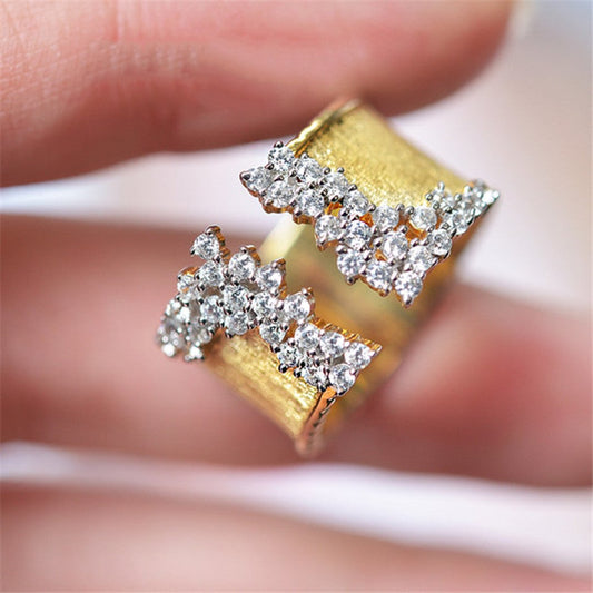 Stylish White Zircon Ring