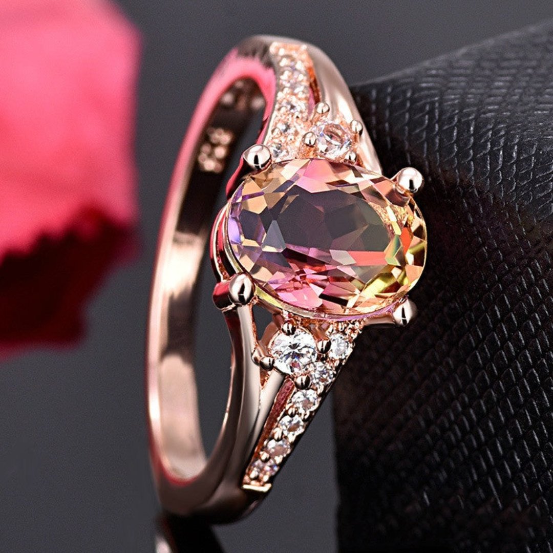Eleganter Ring aus Roségold mit farbigen Zirkonia