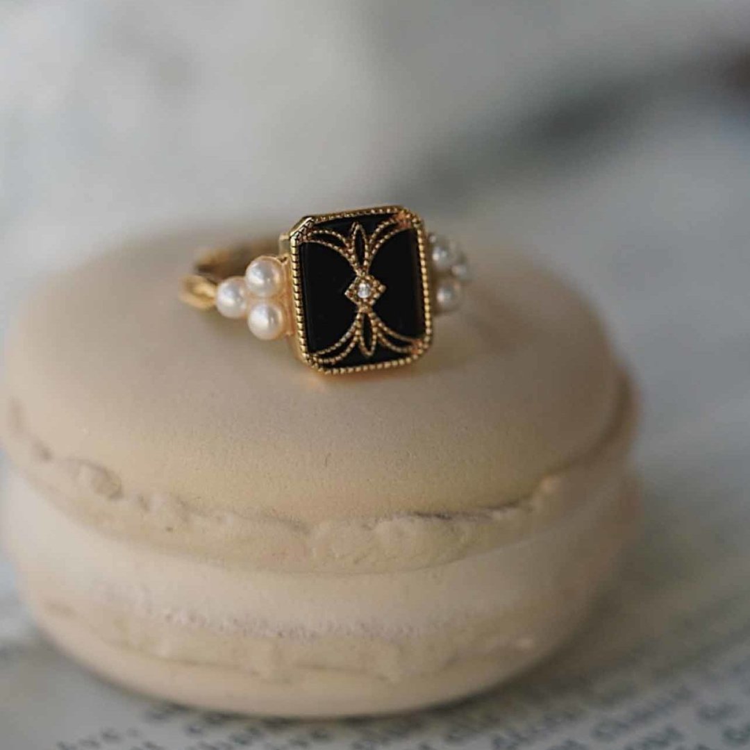 Verstellbarer Retro-Ring aus schwarzem Achat und Perle