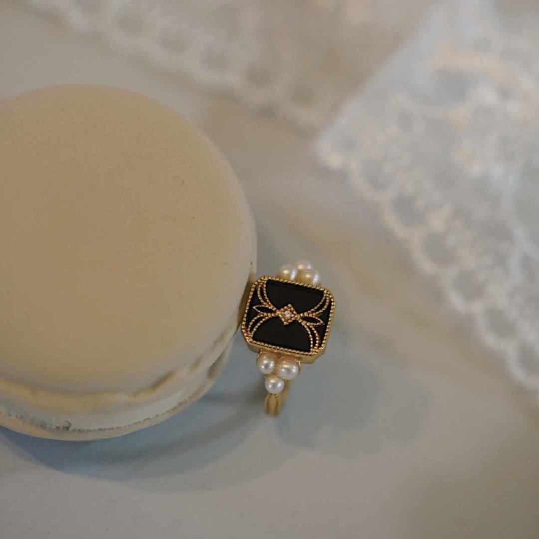 Verstellbarer Retro-Ring aus schwarzem Achat und Perle