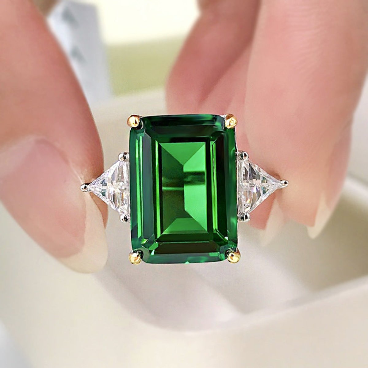 Luxury Emerald Sterling Silver Ring