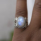Ovaler Vintage-Ring aus weißem Opal