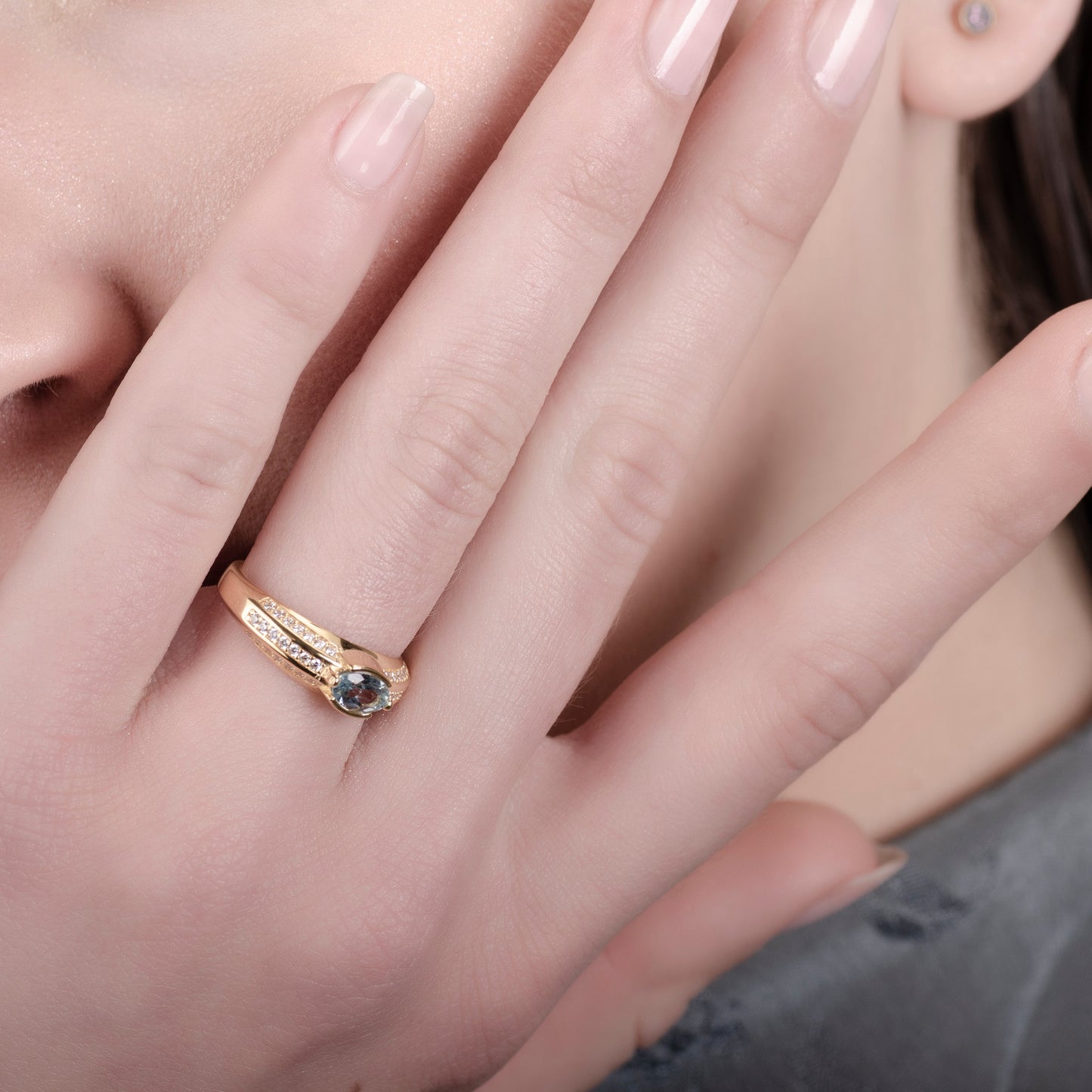 Bella Topas 24K Goldring