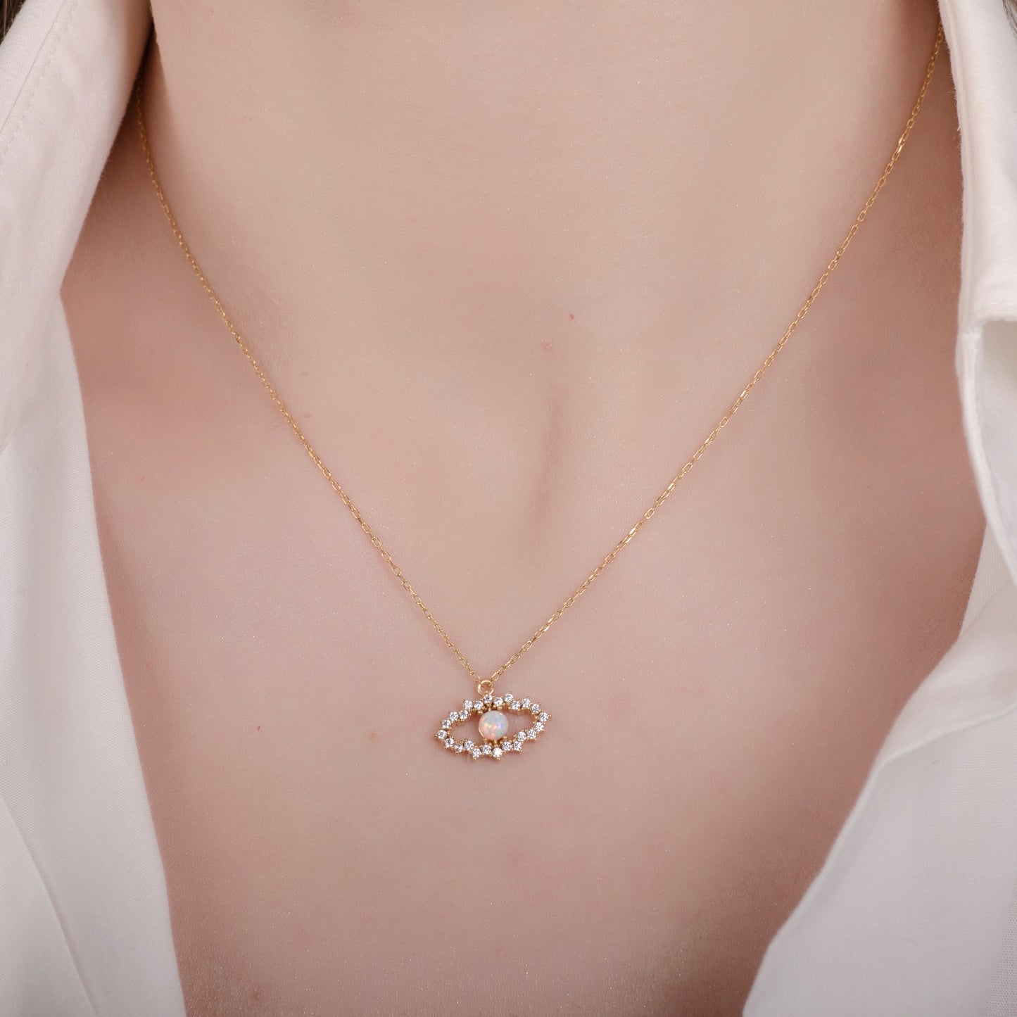 Halskette mit Opal und bösem Blick aus 24 Karat Gold