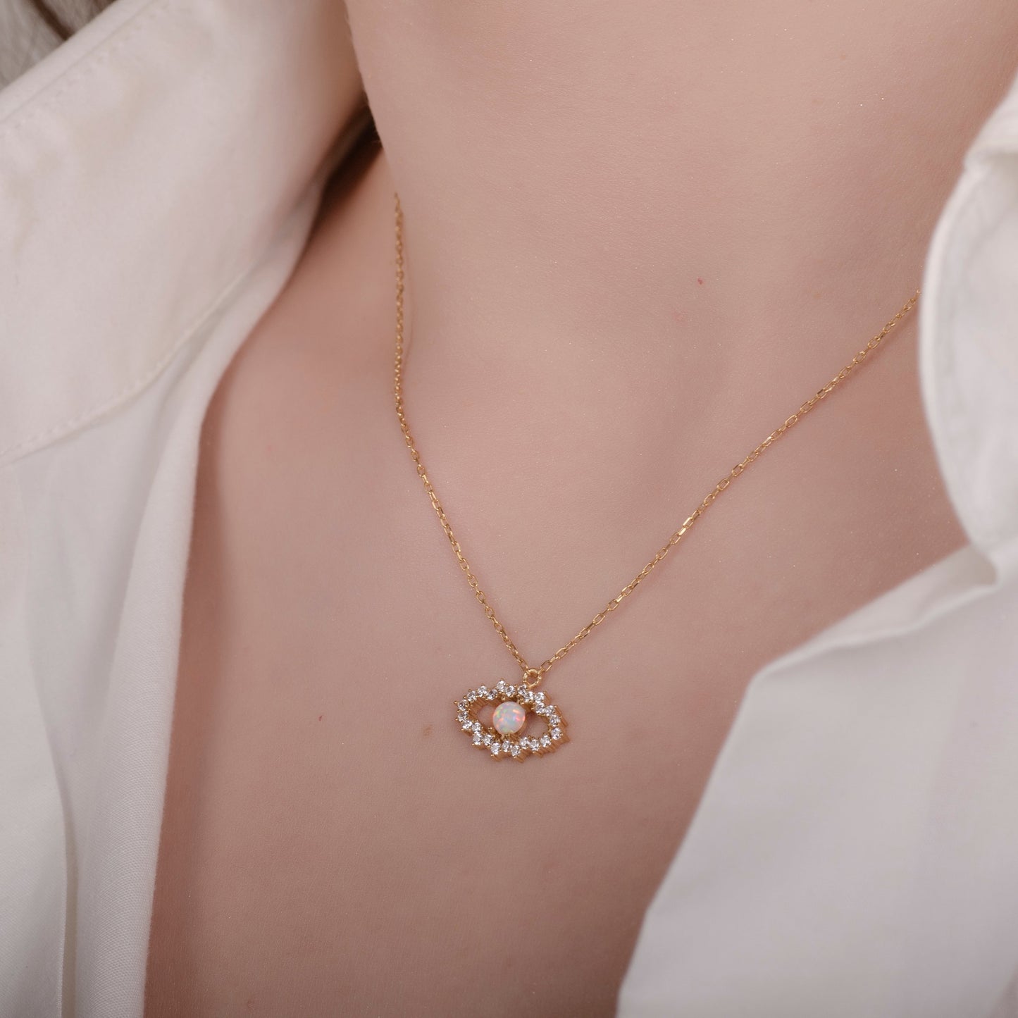 Halskette mit Opal und bösem Blick aus 24 Karat Gold