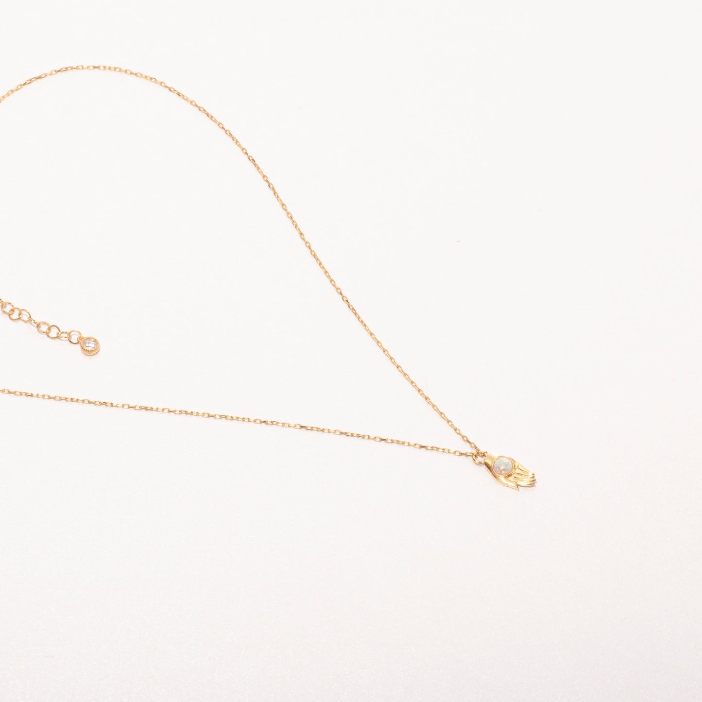 Hamsa-Opal-Halskette aus 24 Karat Gold