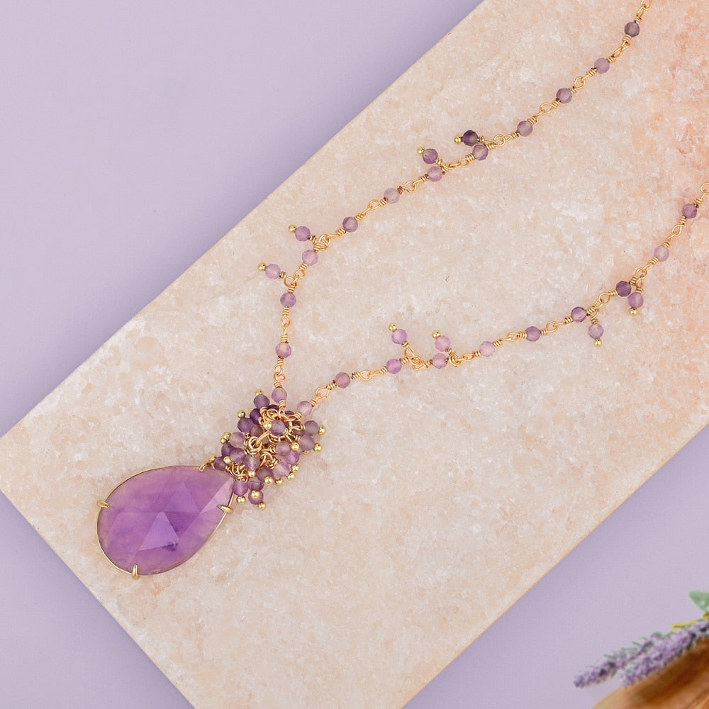 Halskette aus Naturstein im Vintage-Stil