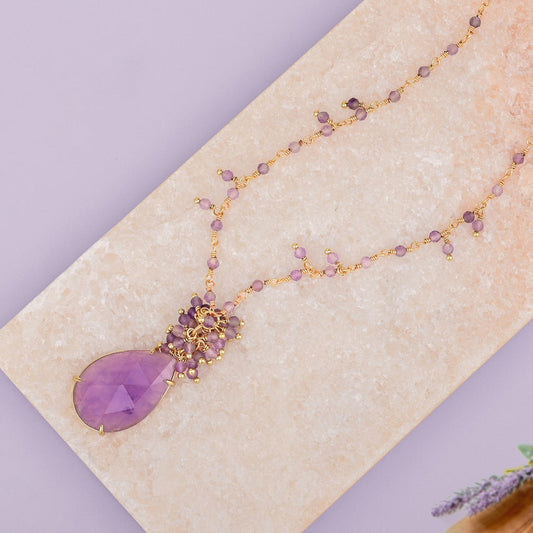 Halskette aus Naturstein im Vintage-Stil
