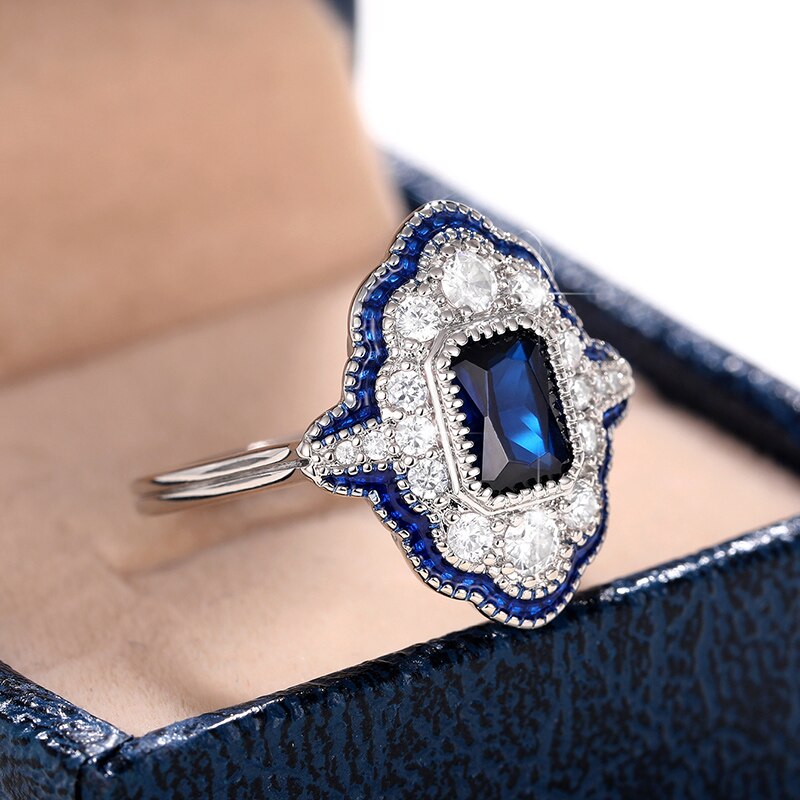 Saphirring im Vintage-Chic-Design