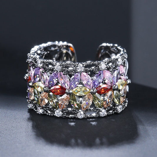 Verstellbarer Ring mit Chakra-Blume und Zirkonia 