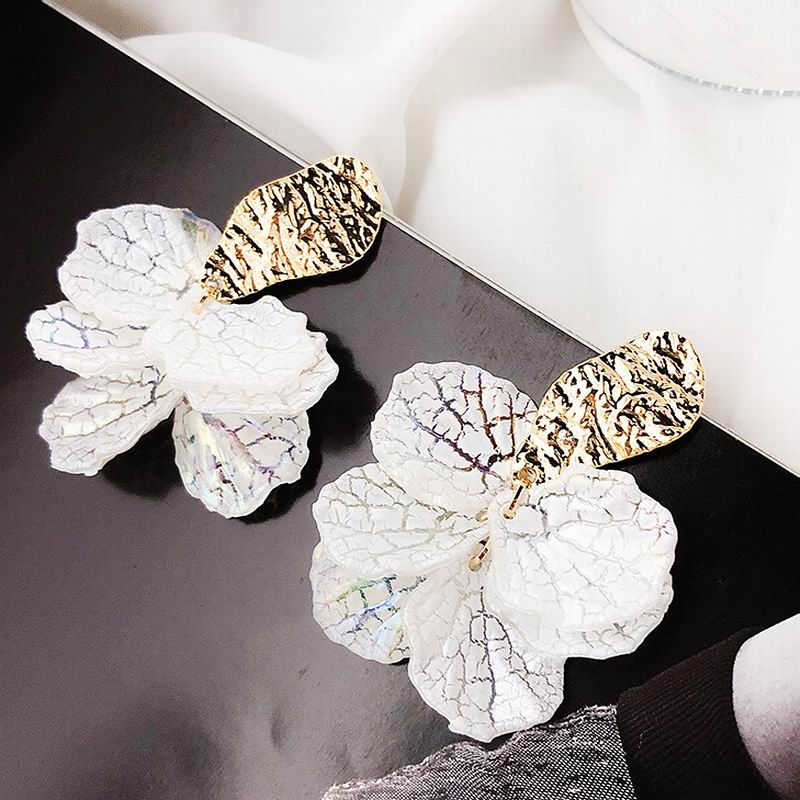 White Shell Flower Drop Earrings