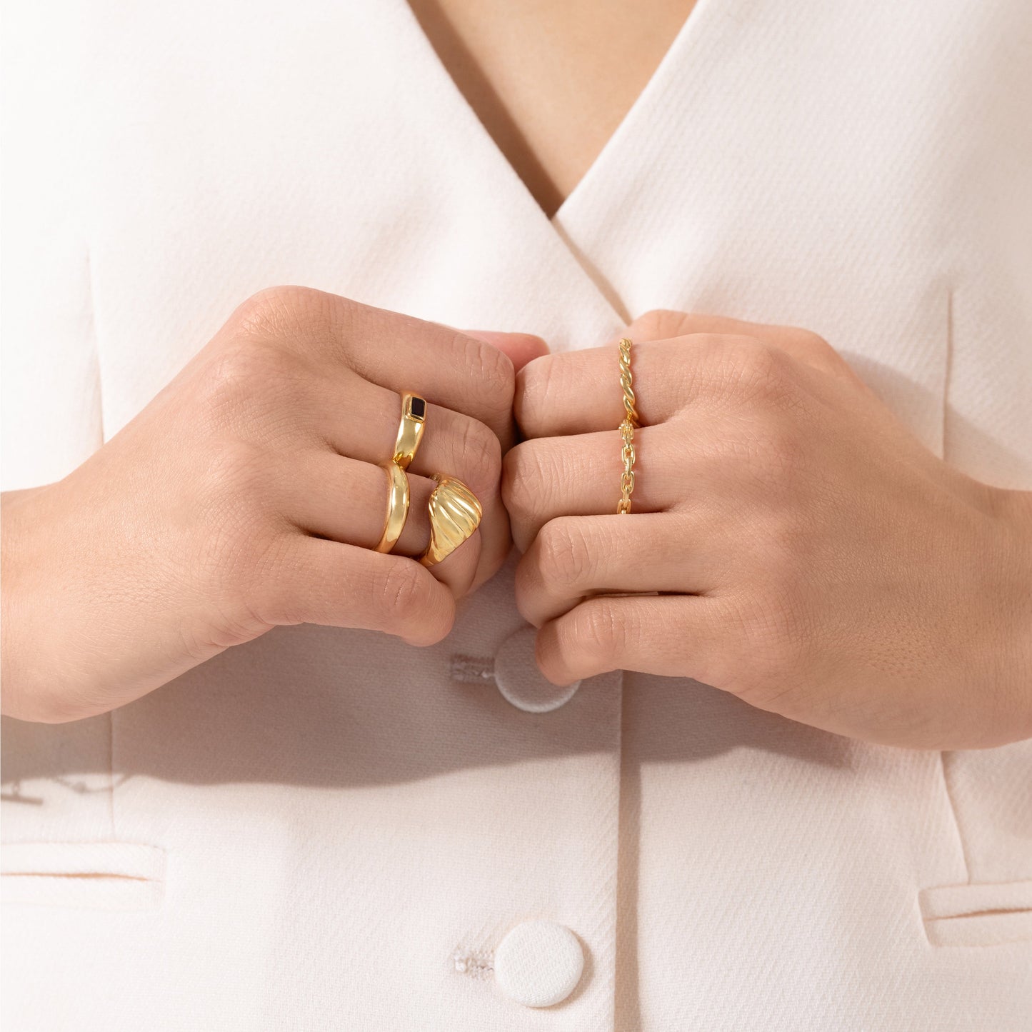 Gewölbter Granat-Goldring