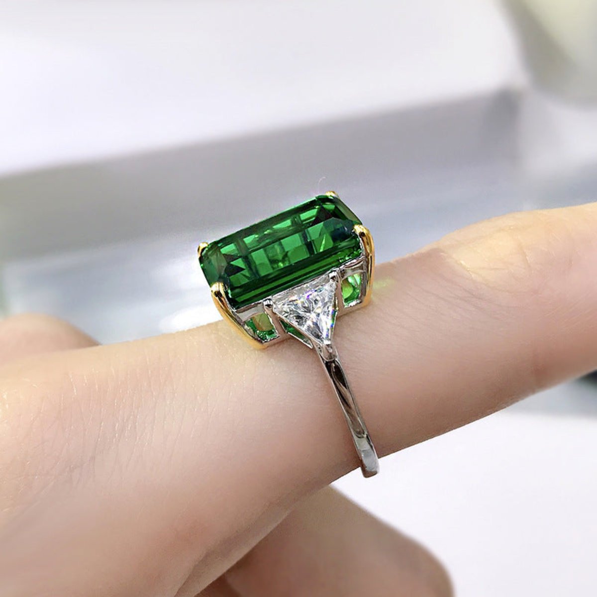 Luxury Emerald Sterling Silver Ring