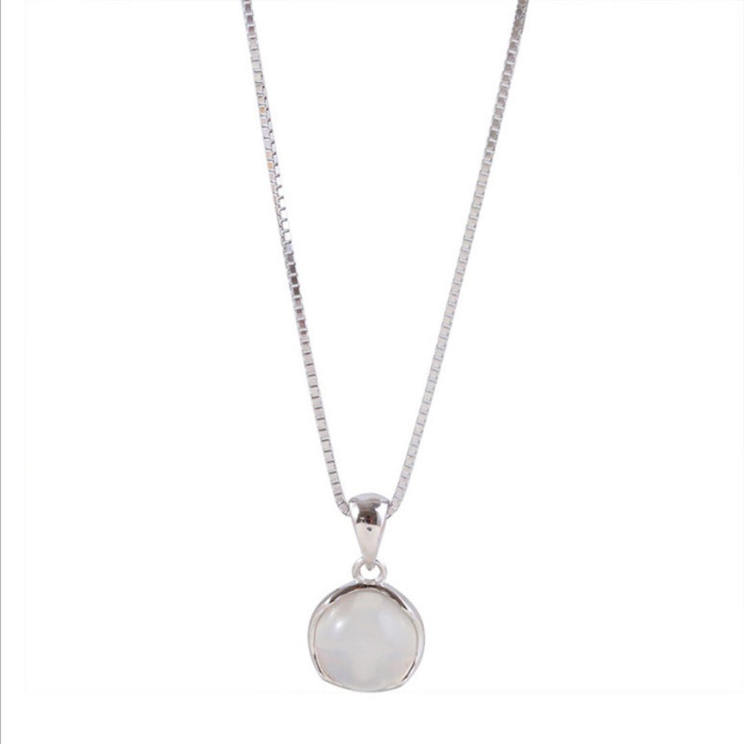 Elegante versilberte Halskette mit Mondstein