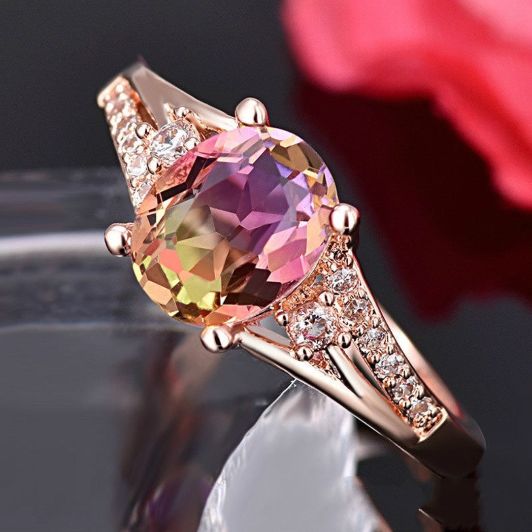 Eleganter Ring aus Roségold mit farbigen Zirkonia
