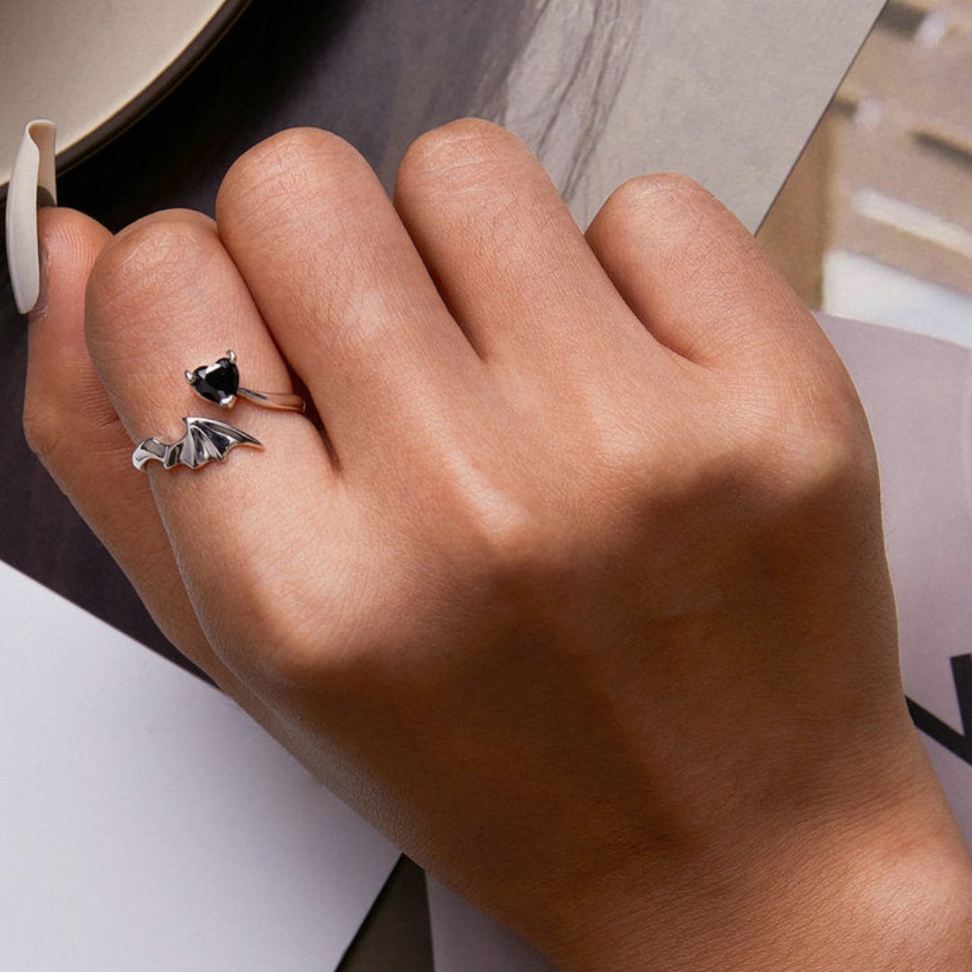 Devil Wing Schwarzer Herz Zirkon Silber Ring