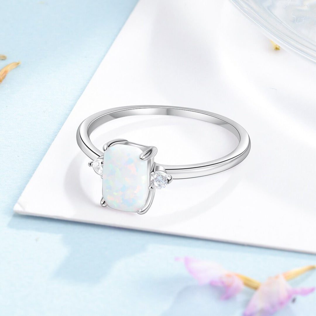 Elegant White Opal 925 Sterling Silver Ring