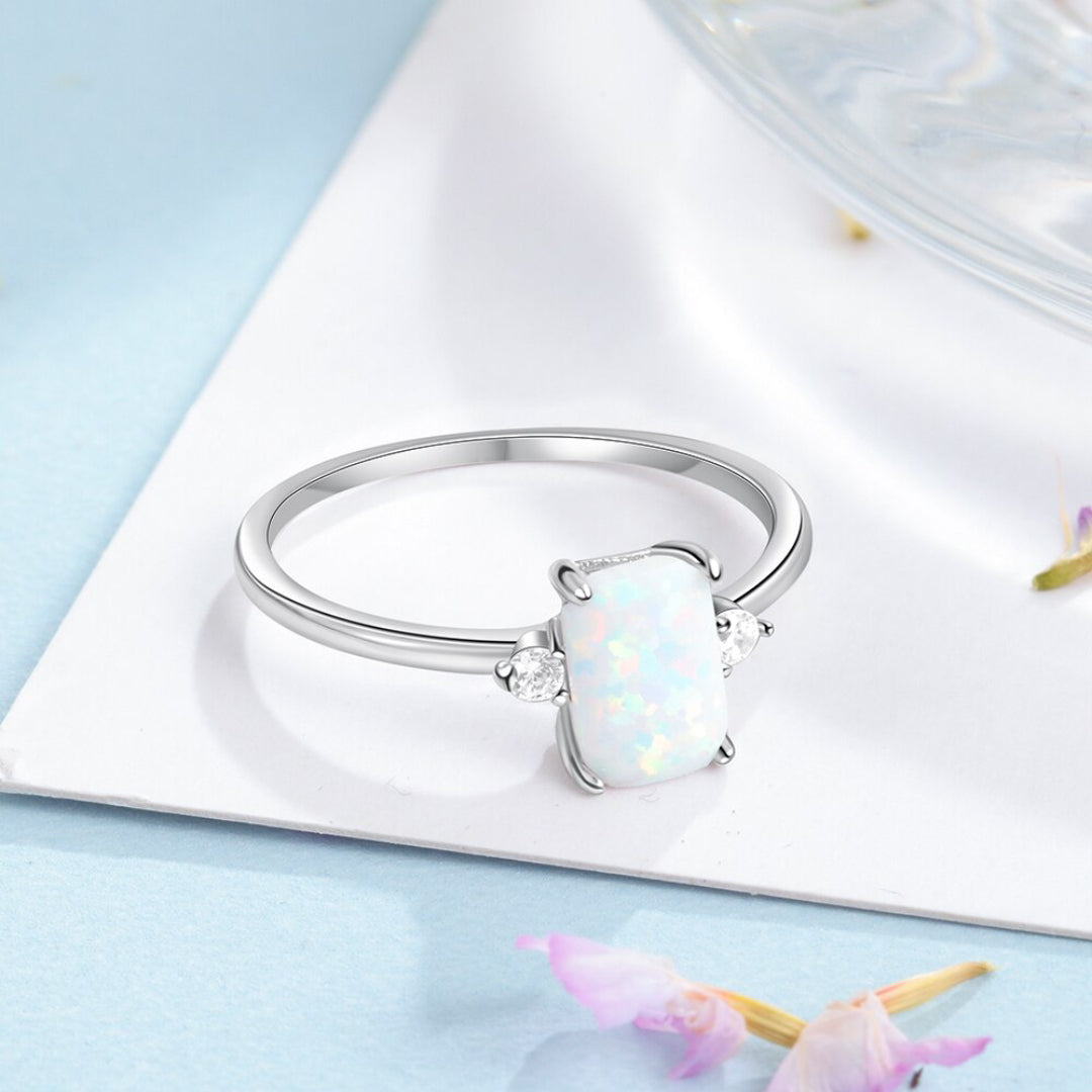Elegant White Opal 925 Sterling Silver Ring
