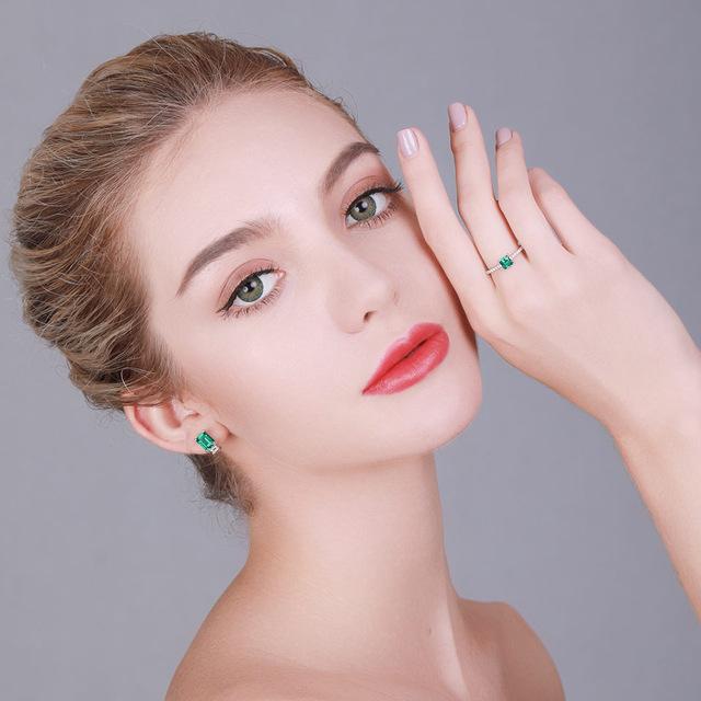 Lovely Emerald Sterling Silver Ring