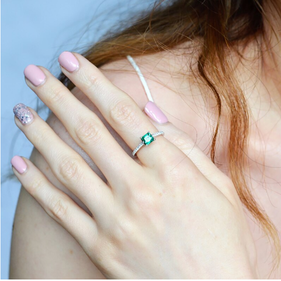 Lovely Emerald Sterling Silver Ring
