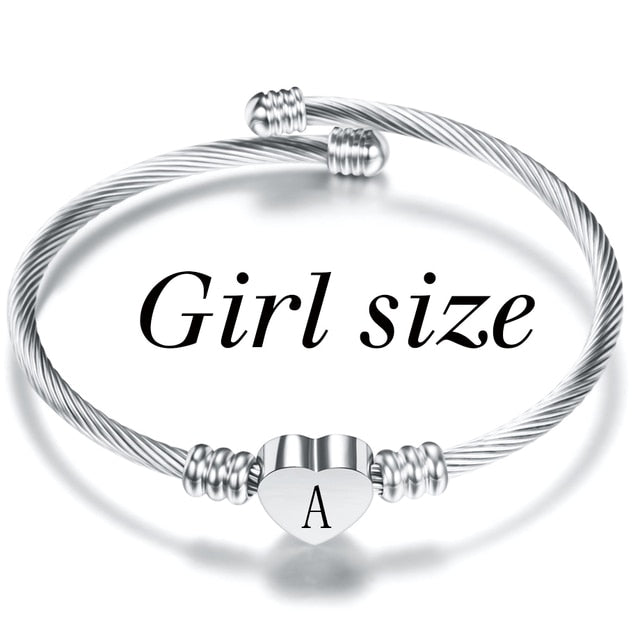 Buchstabenarmband