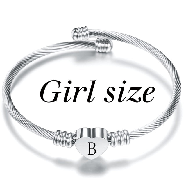 Buchstabenarmband