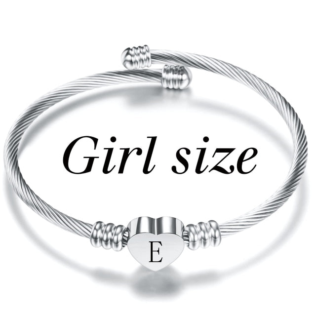 Buchstabenarmband