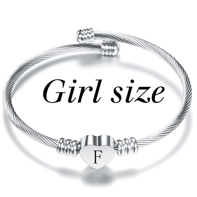 Buchstabenarmband