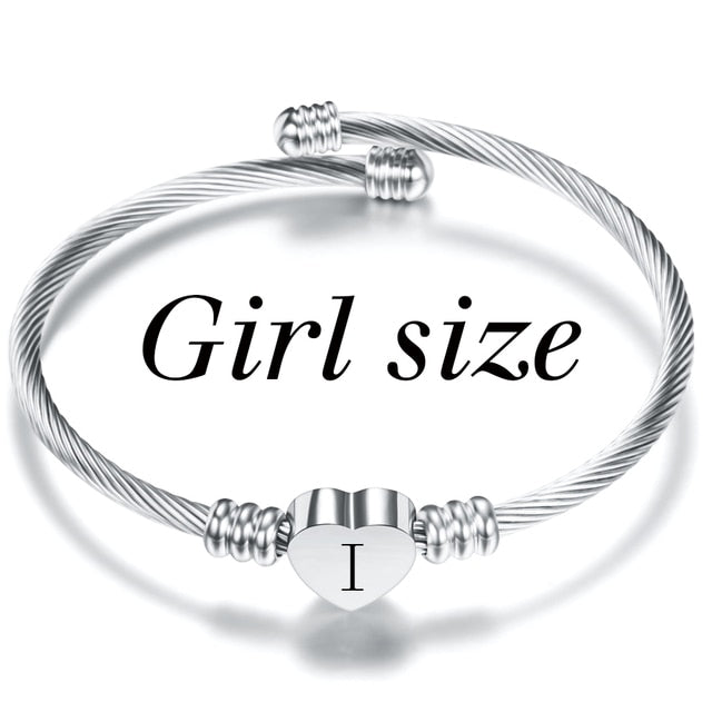 Buchstabenarmband