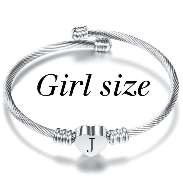 Buchstabenarmband