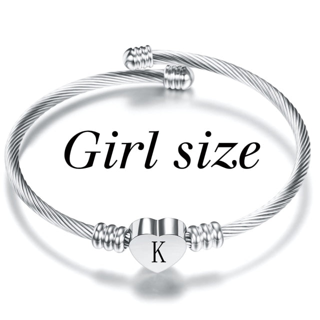 Buchstabenarmband