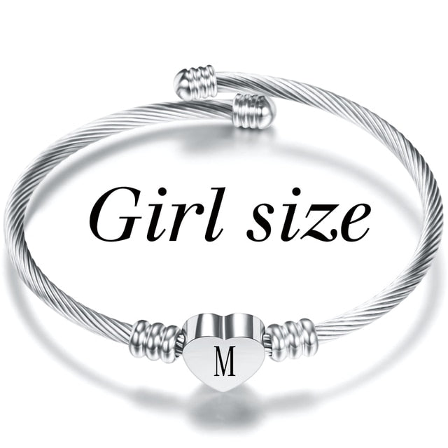 Buchstabenarmband