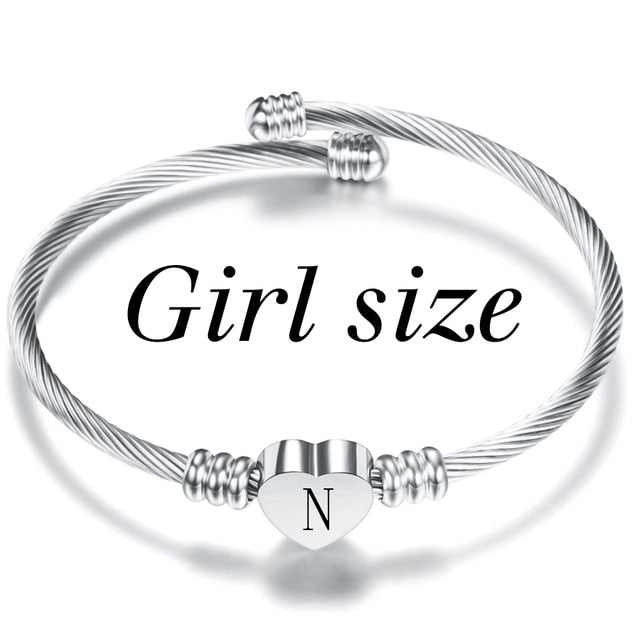 Buchstabenarmband