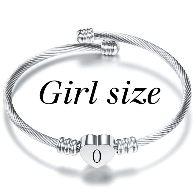 Buchstabenarmband