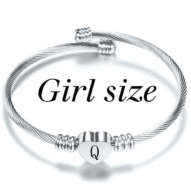 Buchstabenarmband