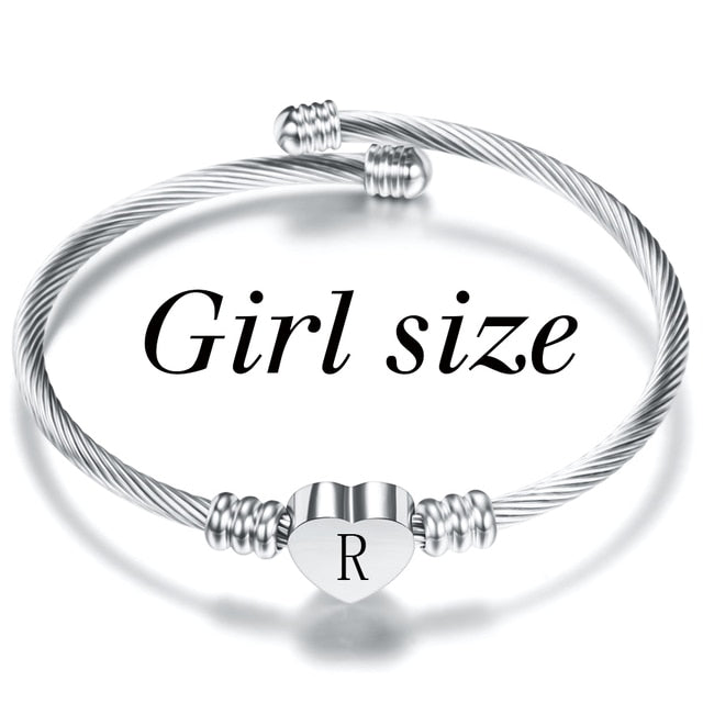 Buchstabenarmband