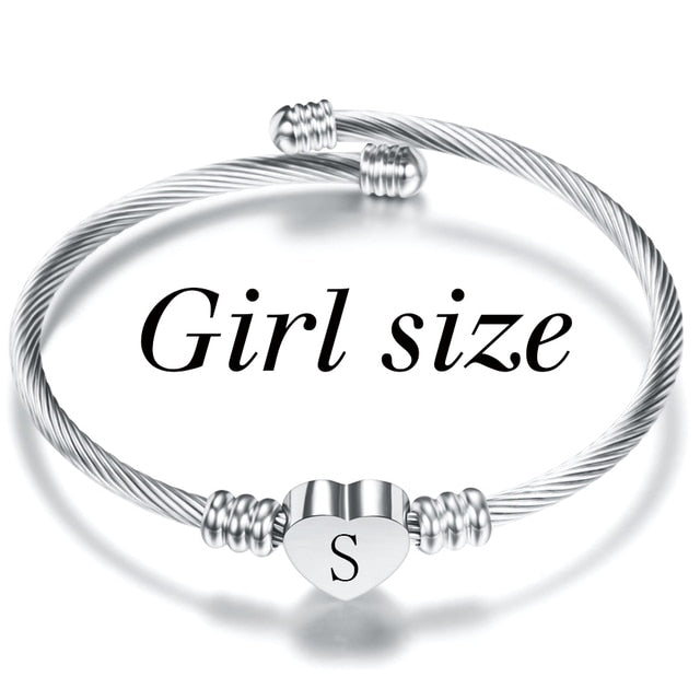 Buchstabenarmband
