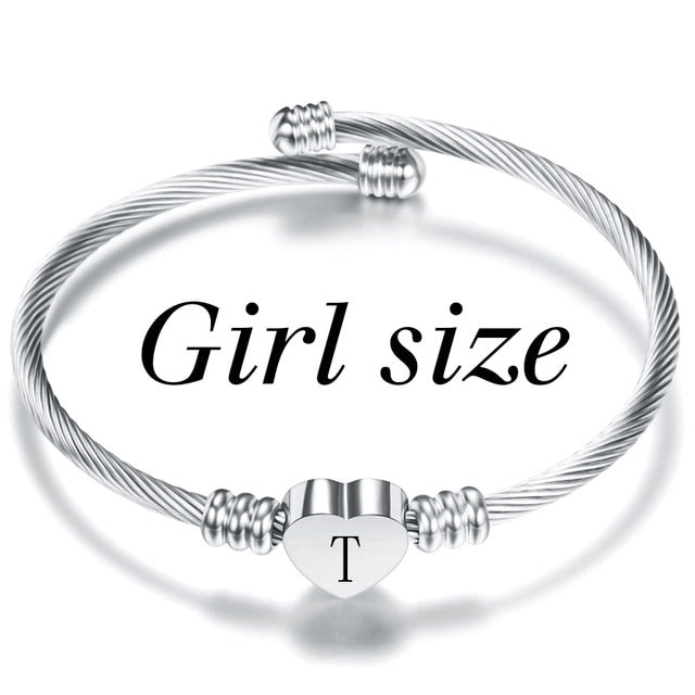 Buchstabenarmband