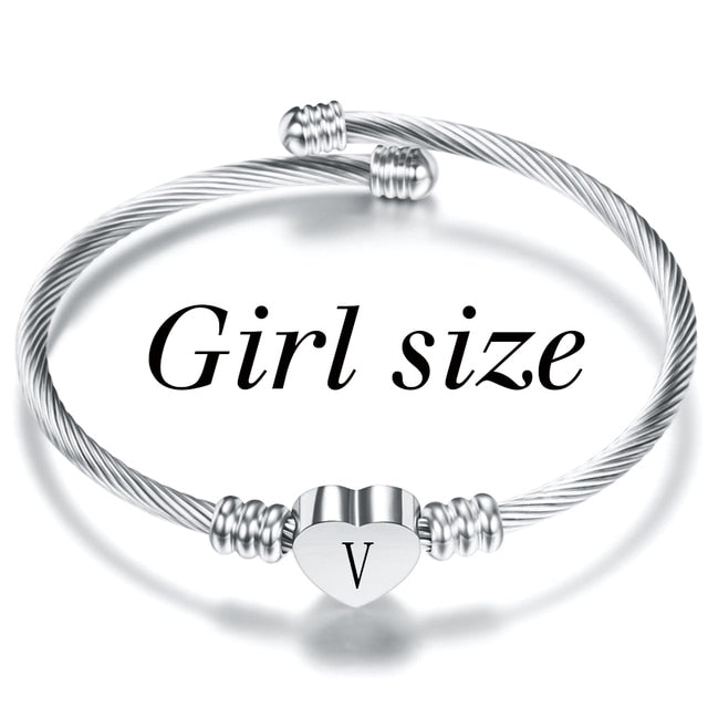 Buchstabenarmband