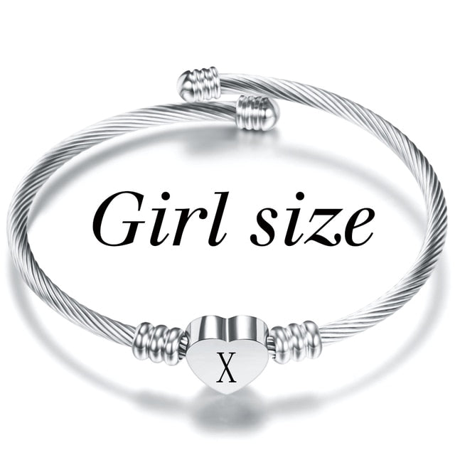 Buchstabenarmband